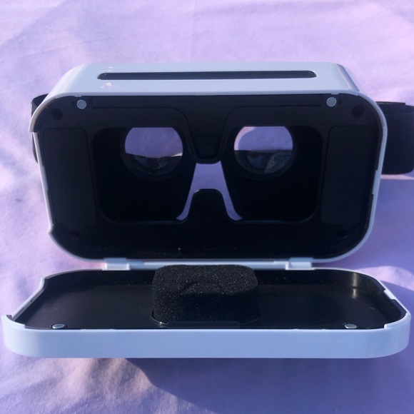 2016 Merchsource Virtual Reality Headset - Picture 3 of 4